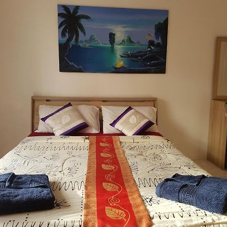 Sunshine Guesthouse Patong Bagian luar foto