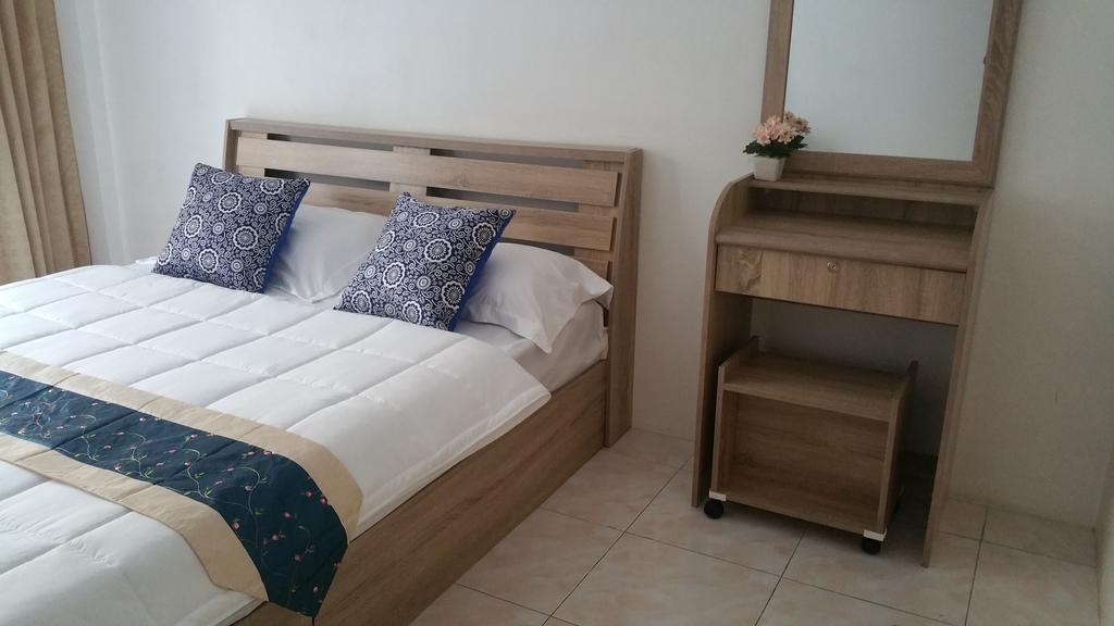 Sunshine Guesthouse Patong Bagian luar foto
