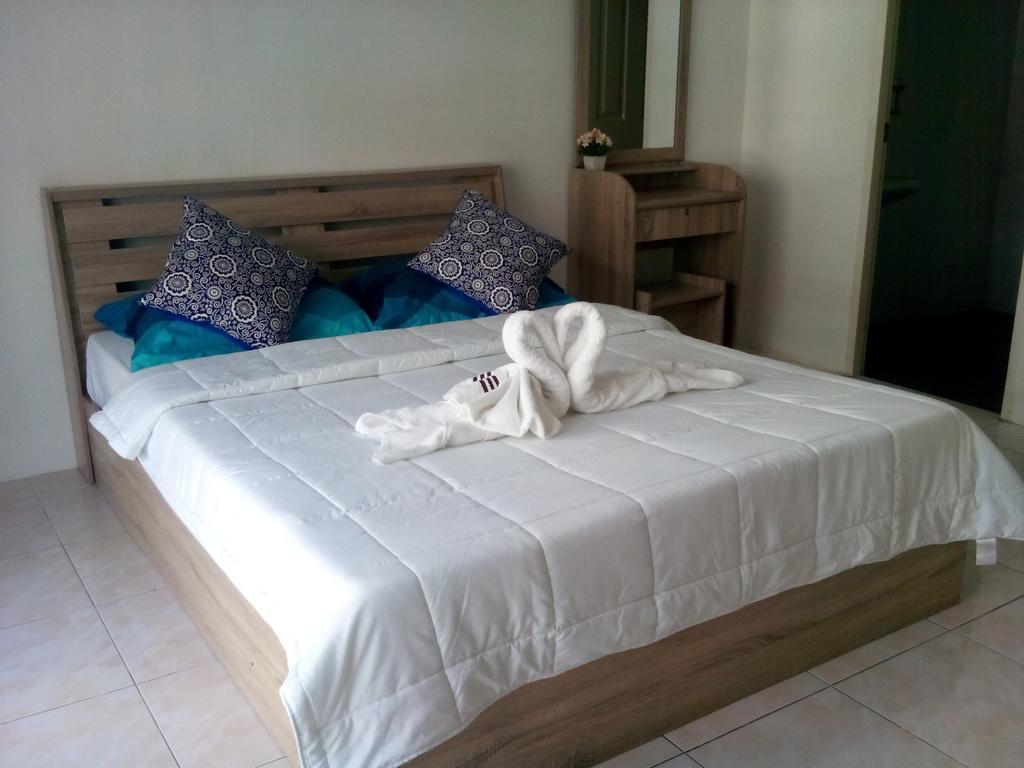 Sunshine Guesthouse Patong Bagian luar foto