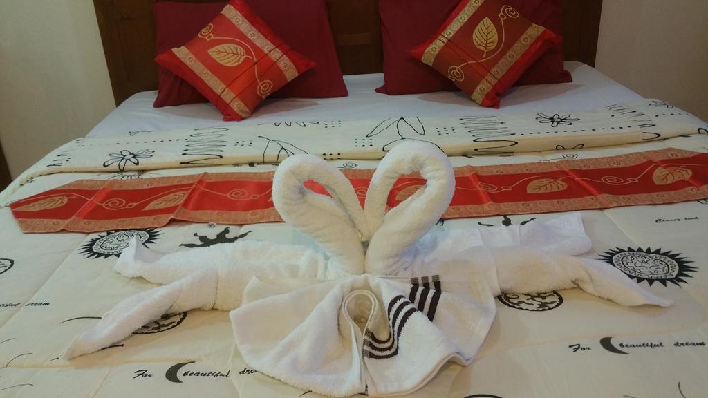 Sunshine Guesthouse Patong Bagian luar foto