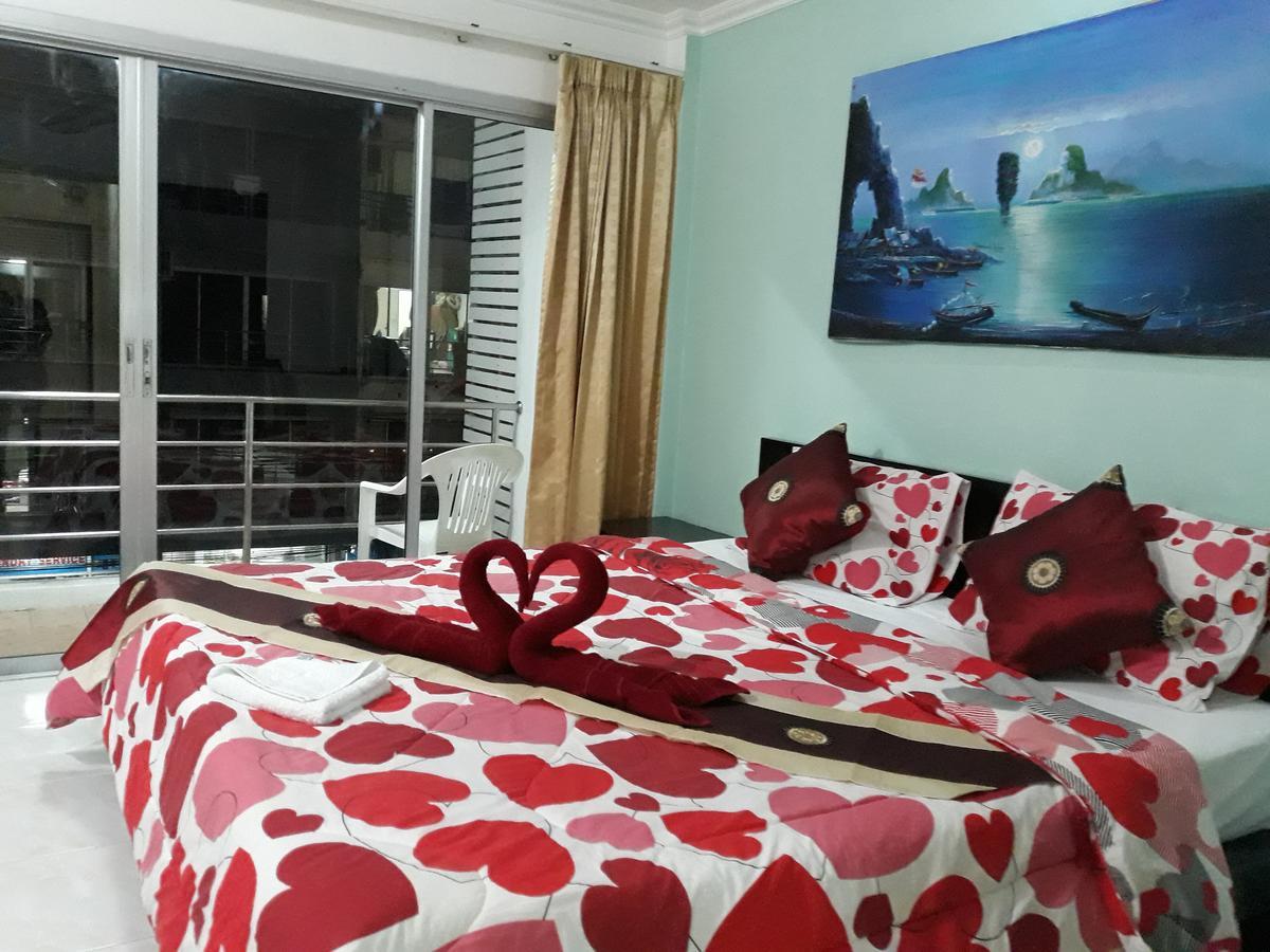 Sunshine Guesthouse Patong Bagian luar foto