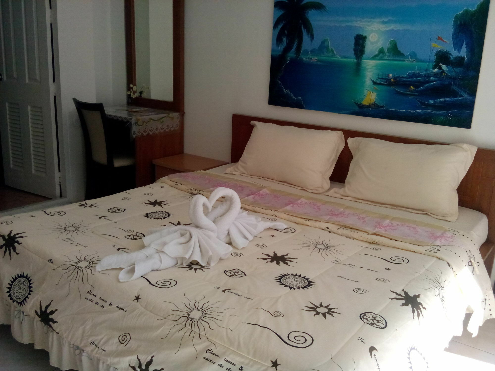 Sunshine Guesthouse Patong Bagian luar foto