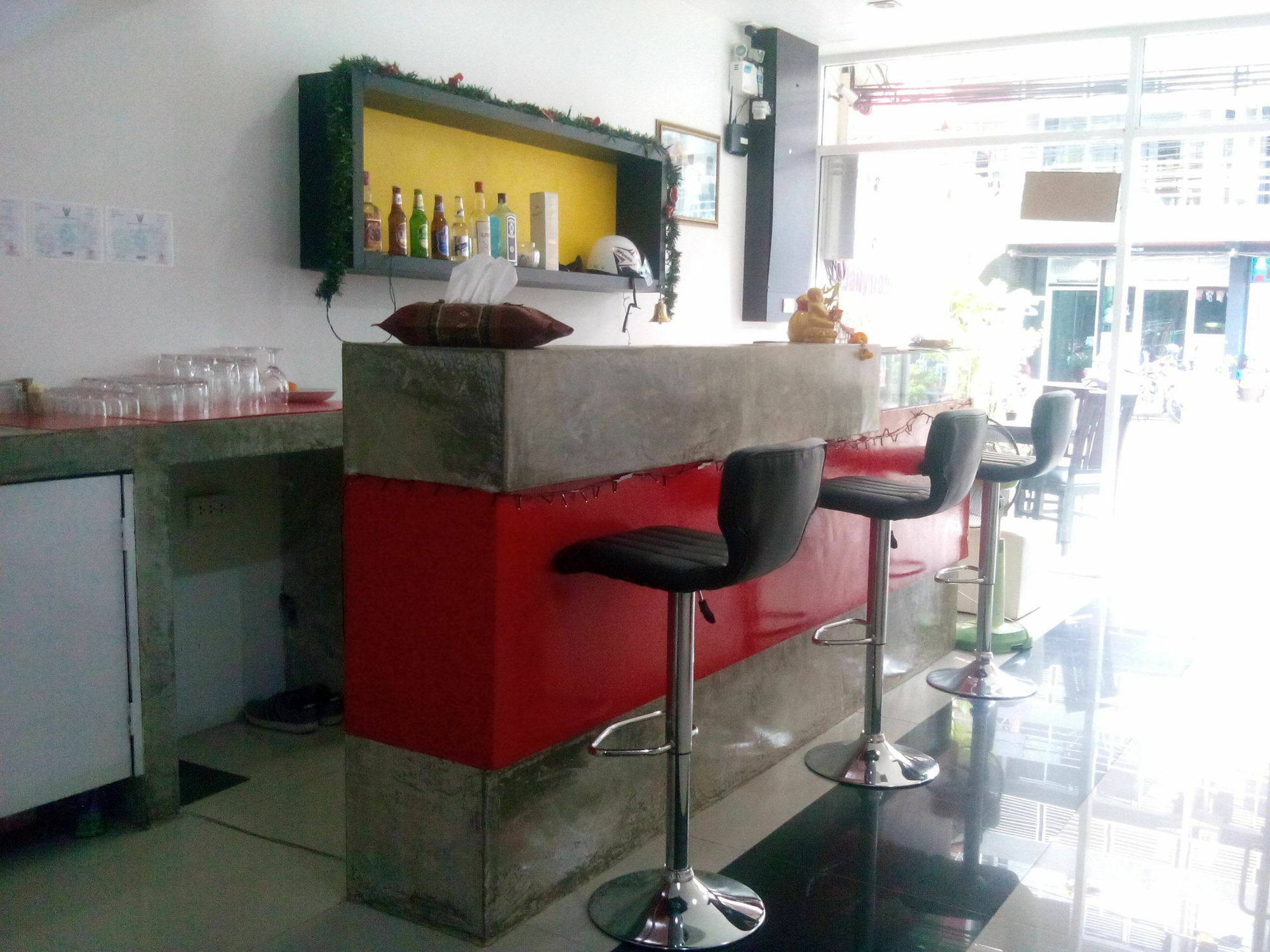 Sunshine Guesthouse Patong Bagian luar foto