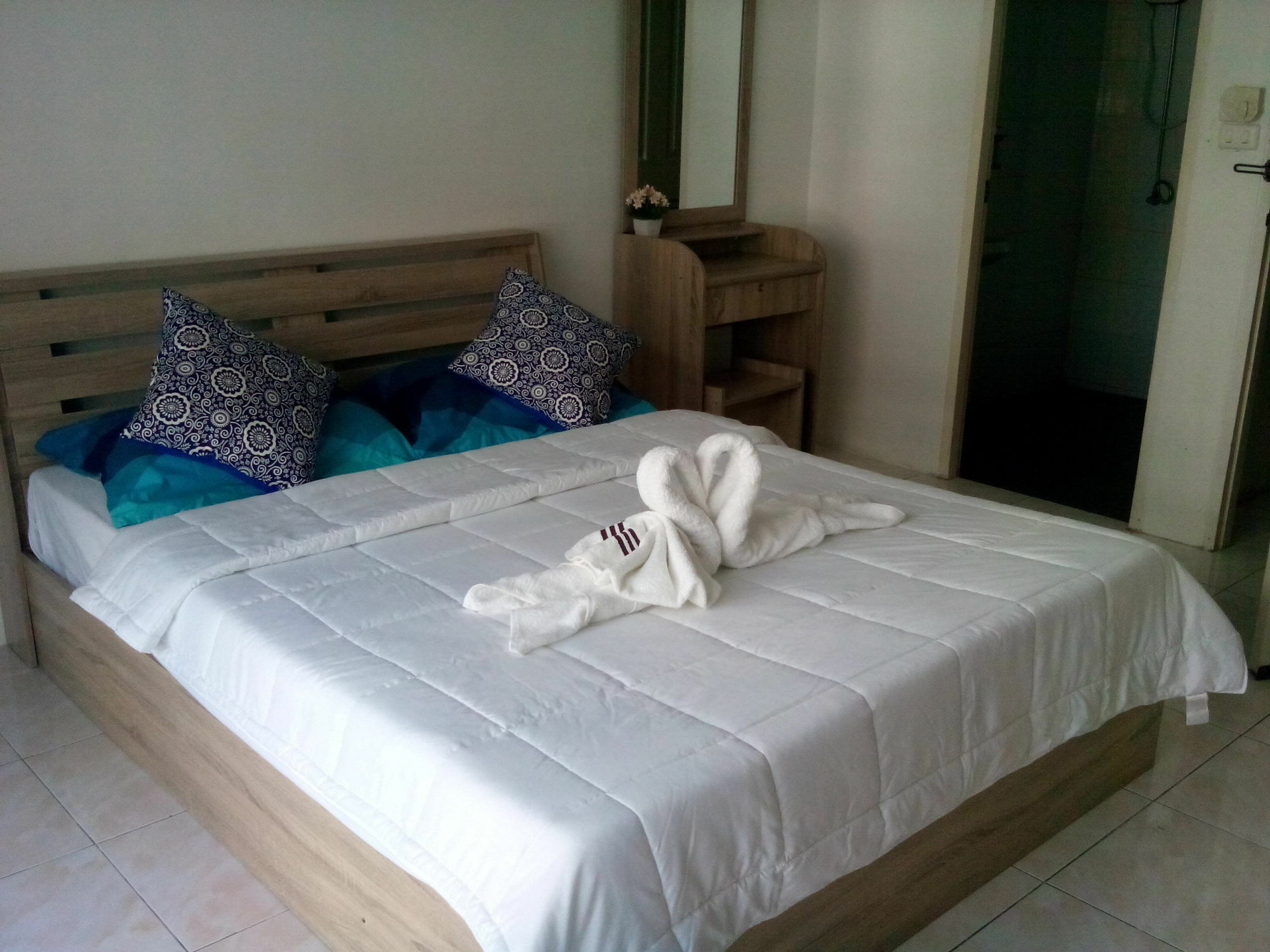 Sunshine Guesthouse Patong Bagian luar foto