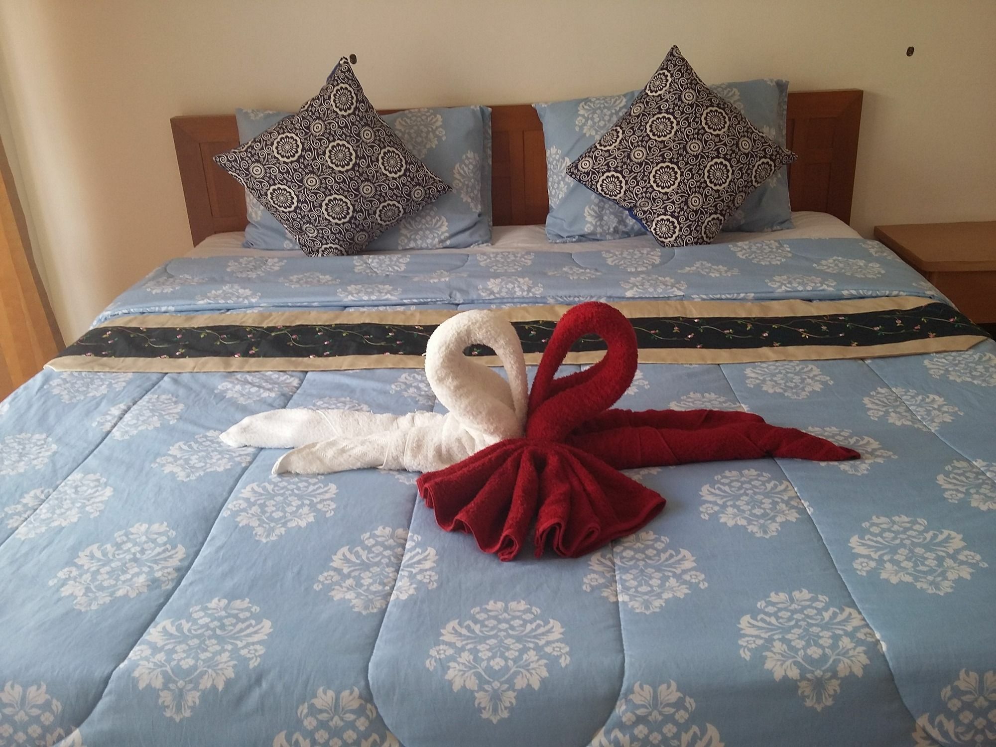 Sunshine Guesthouse Patong Bagian luar foto