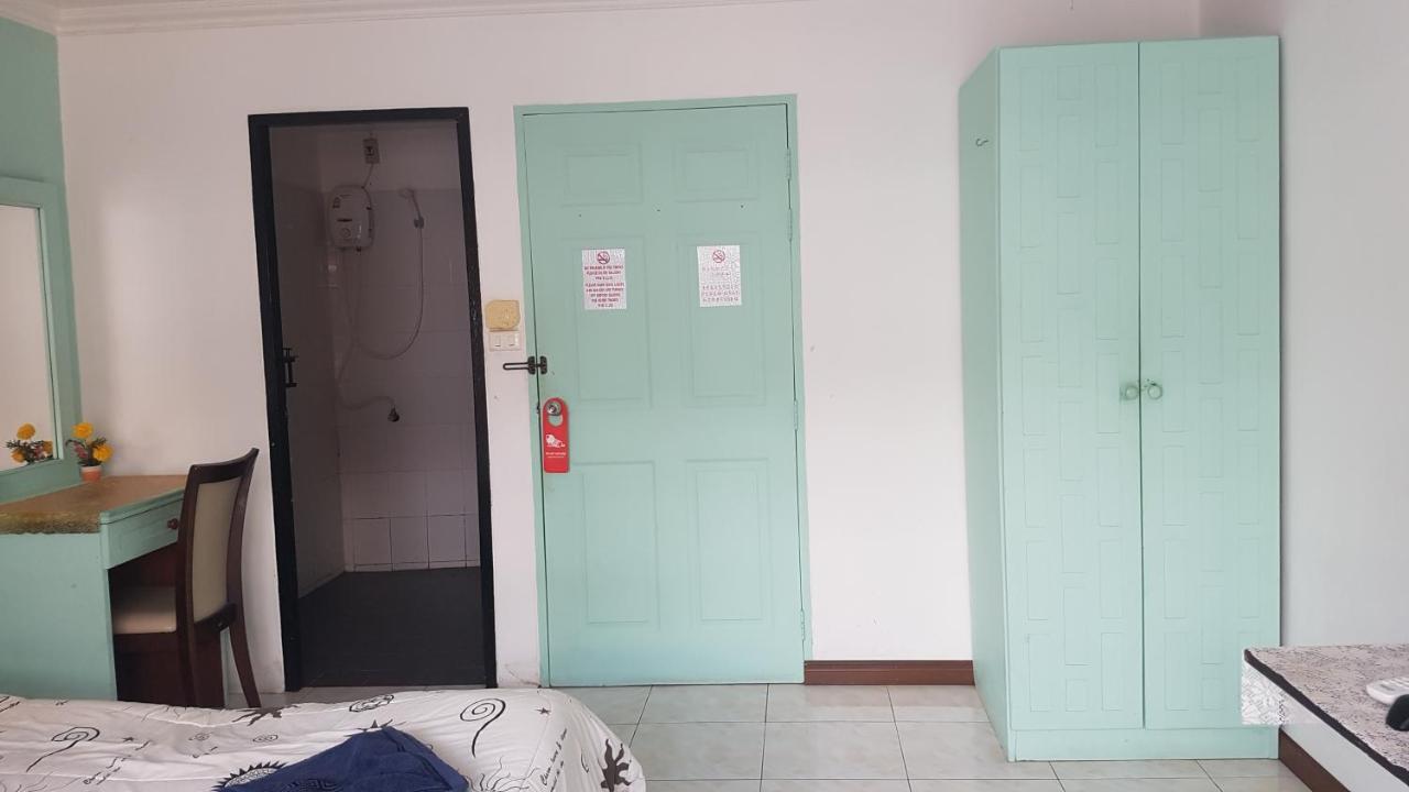 Sunshine Guesthouse Patong Bagian luar foto